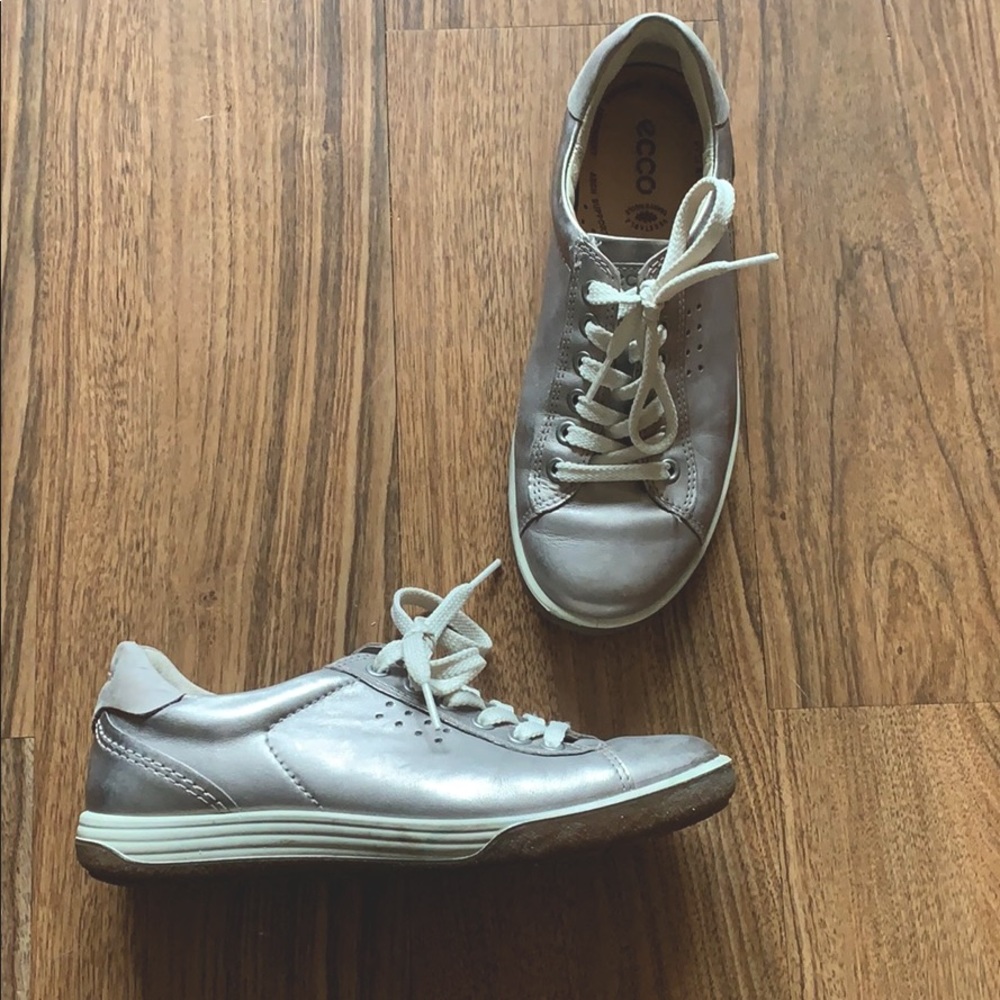 Ecco silver sneaker